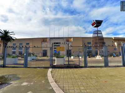 ...conduce allo stadio...